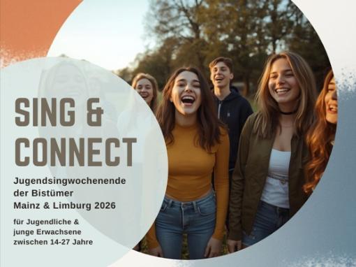 Singfreudige Jugendliche kündigen das Singwochenende an