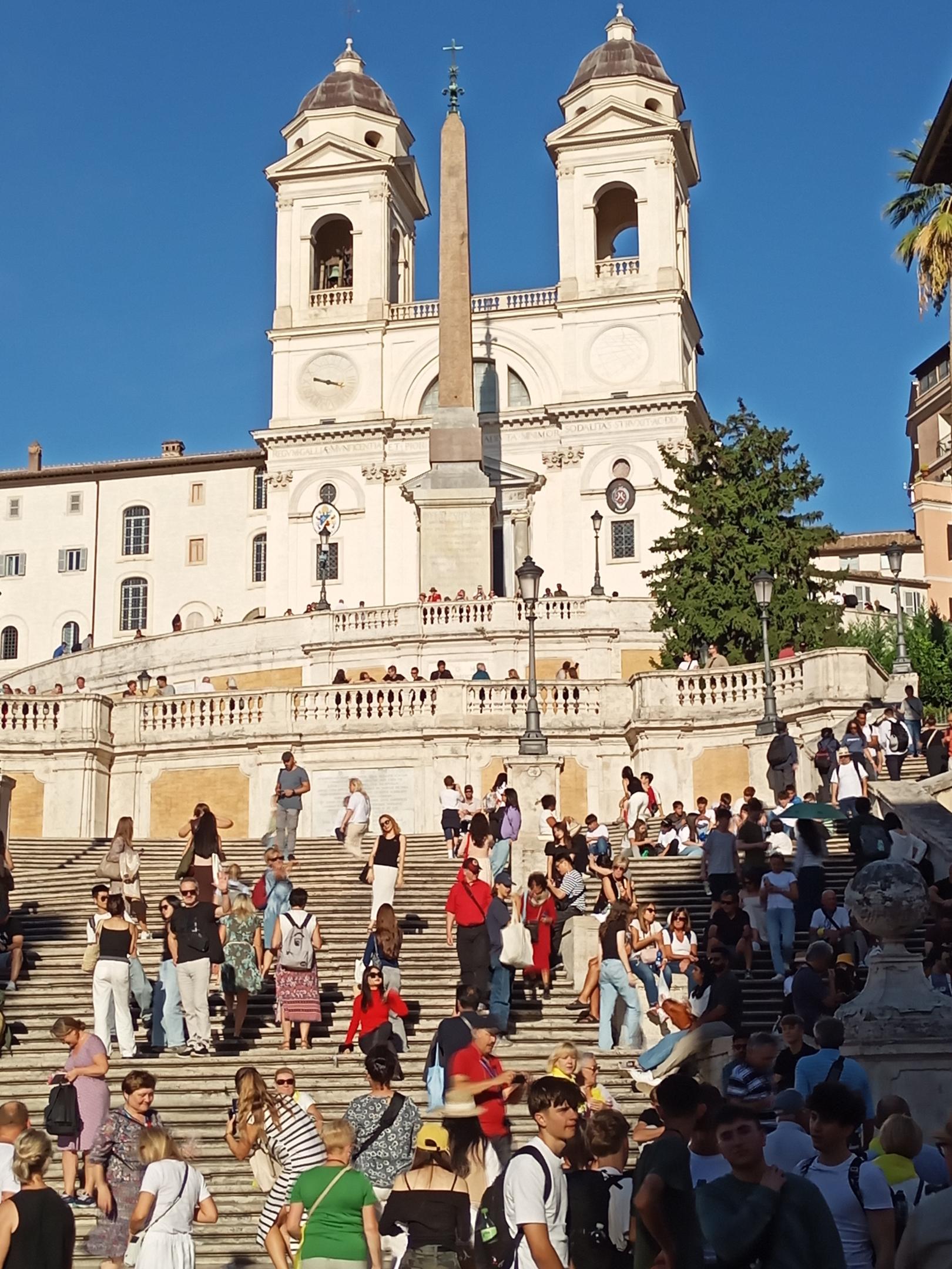 Spanische Treppe mit der Kirche Trinità dei Monti (c) Pfarrei