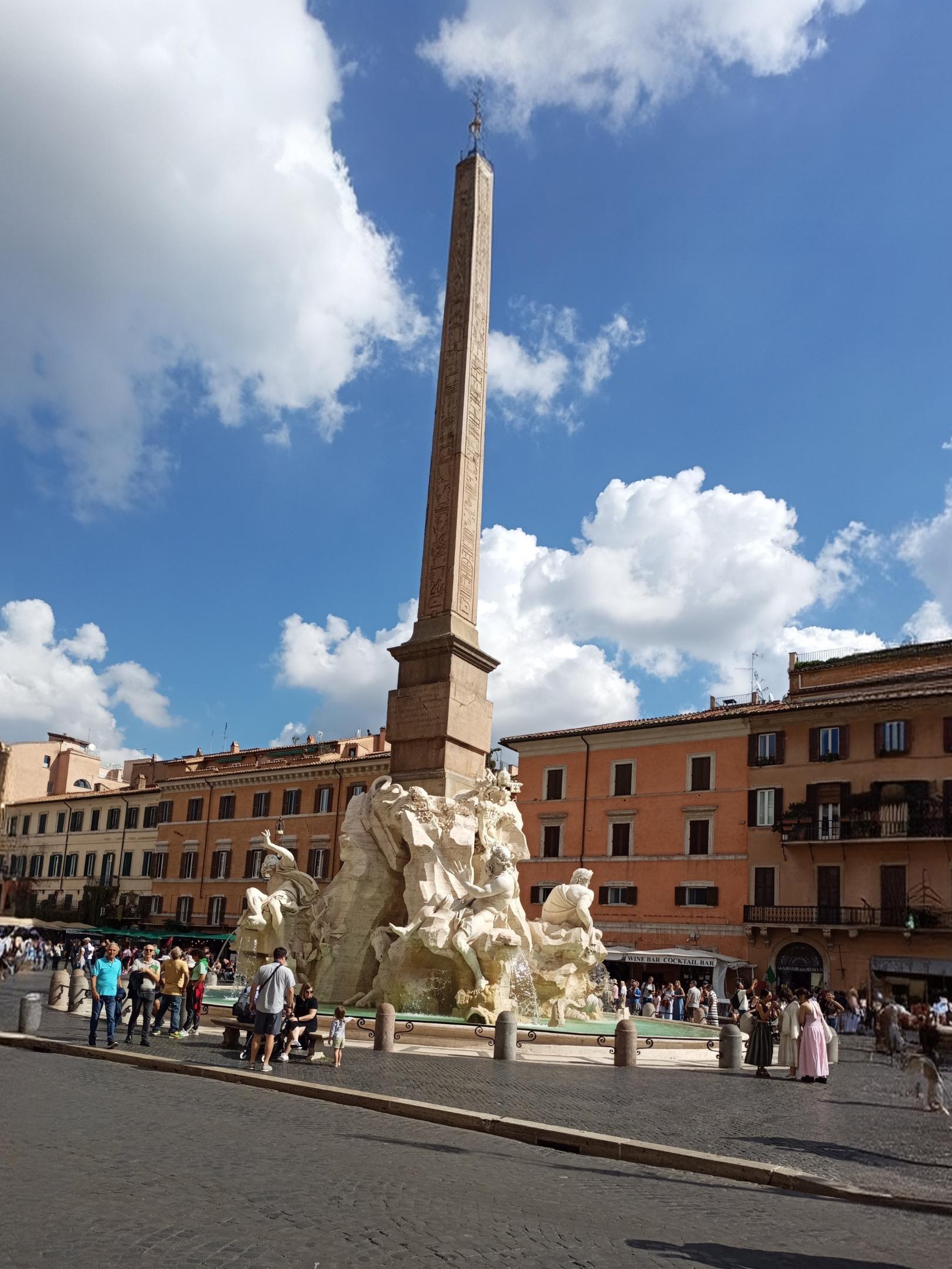Piazza Navona mit Berninis Vierströmebrunnen (c) Pfarrei