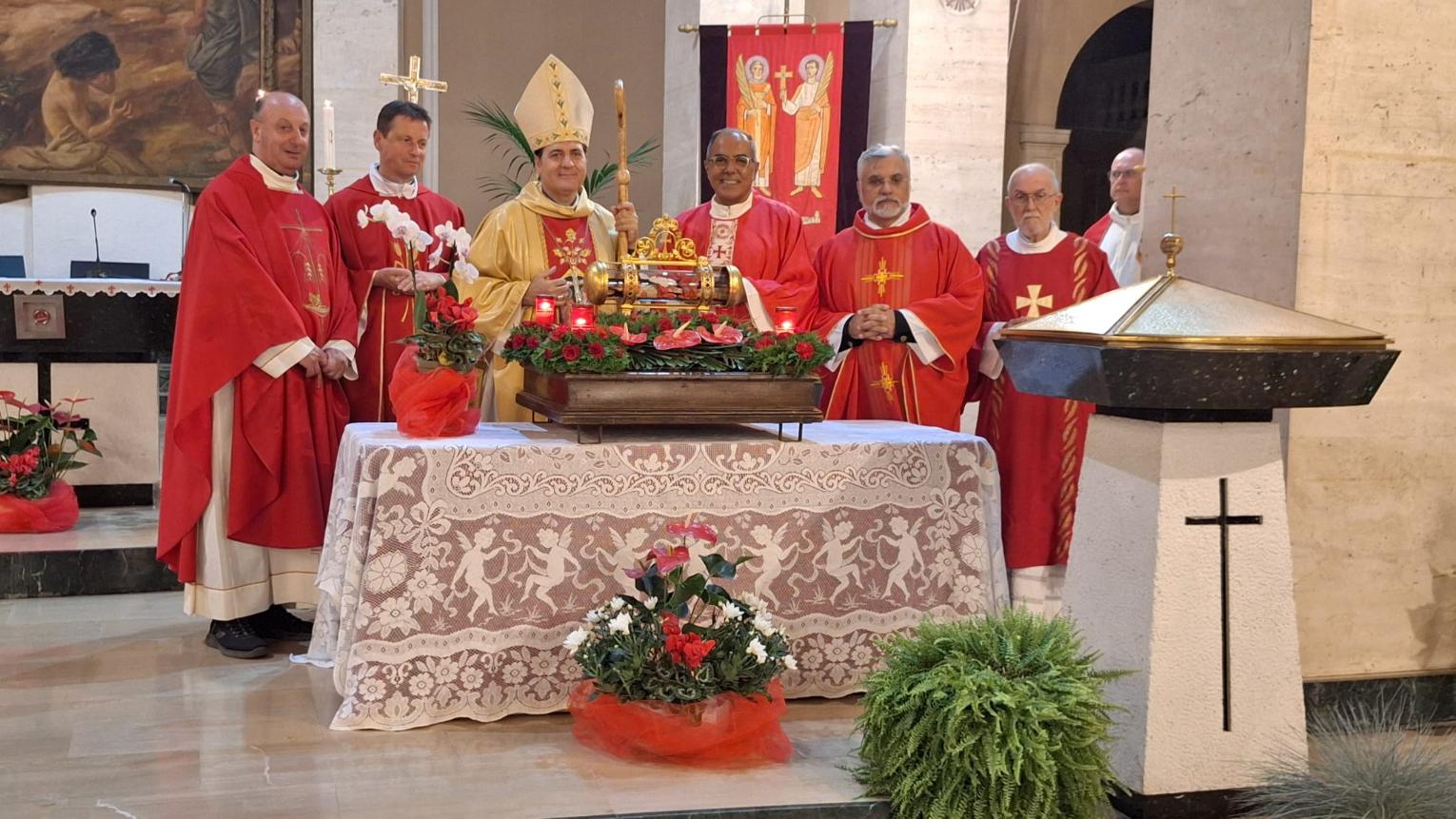 Feier der Heiligen Messe in der Kirche Santi Marcellino e Pietro mit Kardinal Reina (c) Pfarrei
