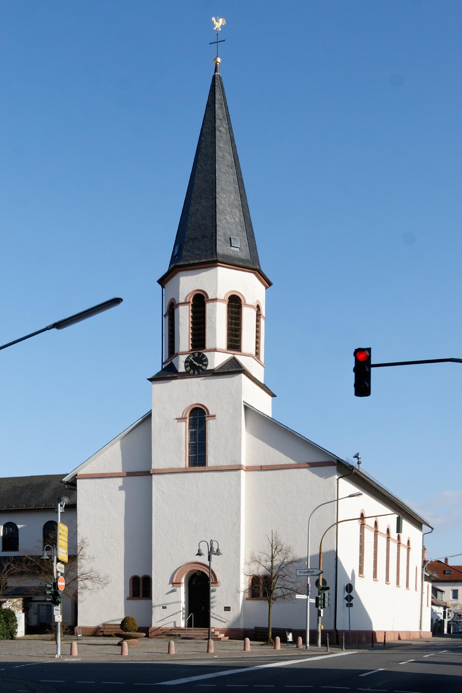 Urberach Kirche St. Gallus (c) Von E-W - Eigenes Werk, CC BY-SA 3.0, https://commons.wikimedia.org/w/index.php?curid=14501104