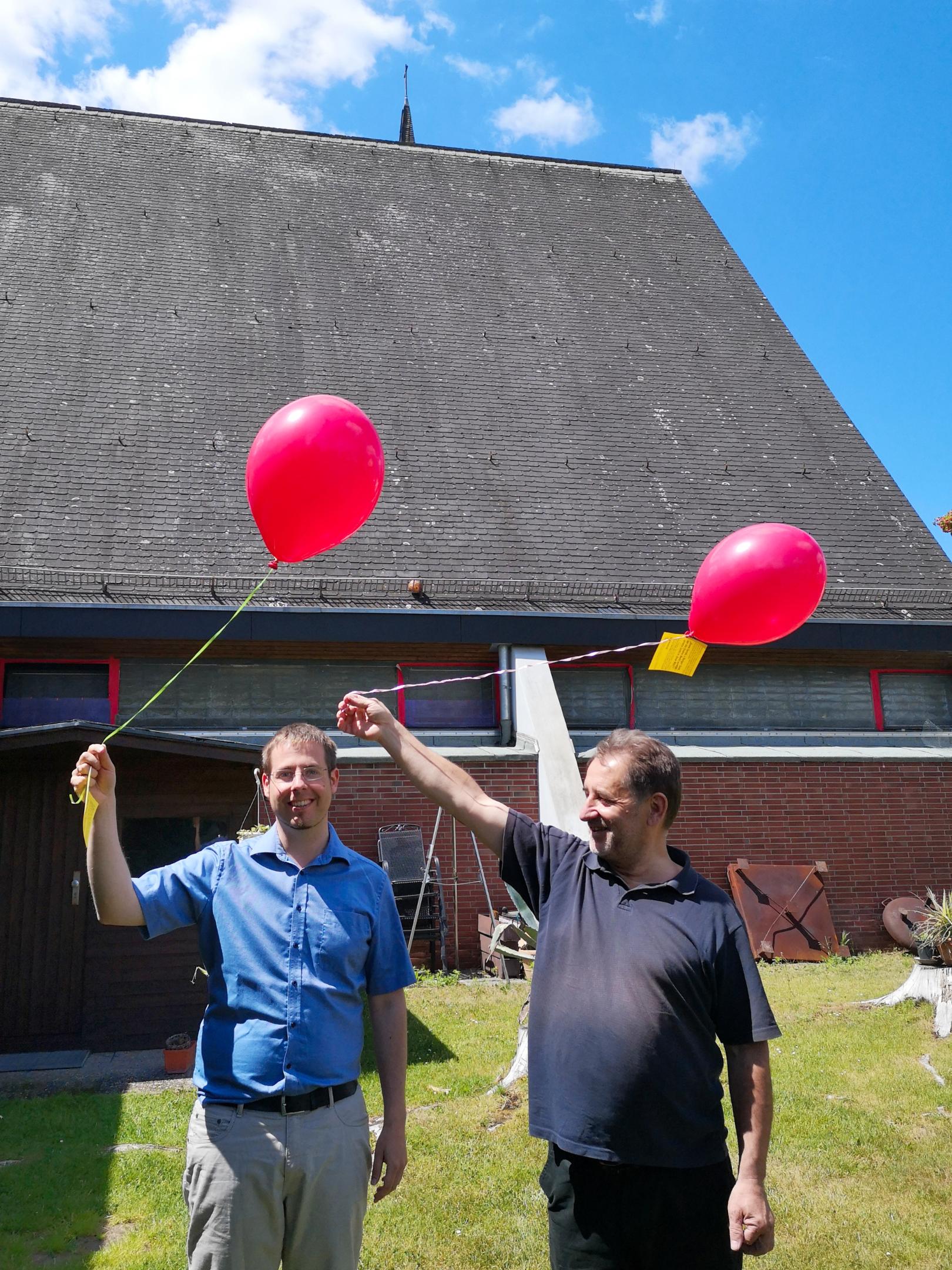 Pfingst-Aktion Ballon steigen (c) Katholisches Pfarramt