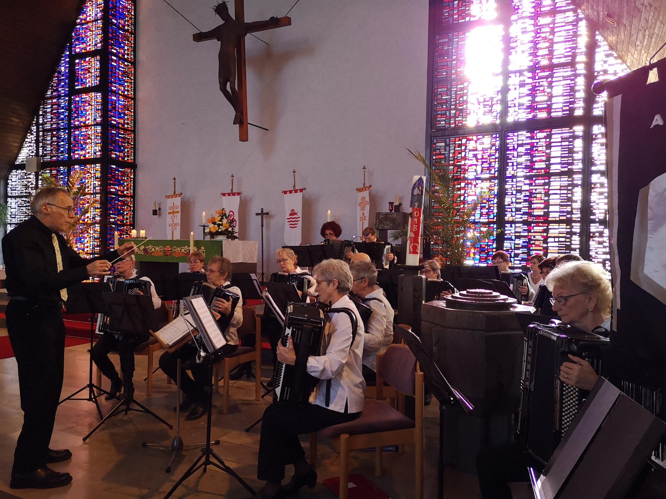 Accordeonorkest Swentibold in der Weiterstädter Kirche