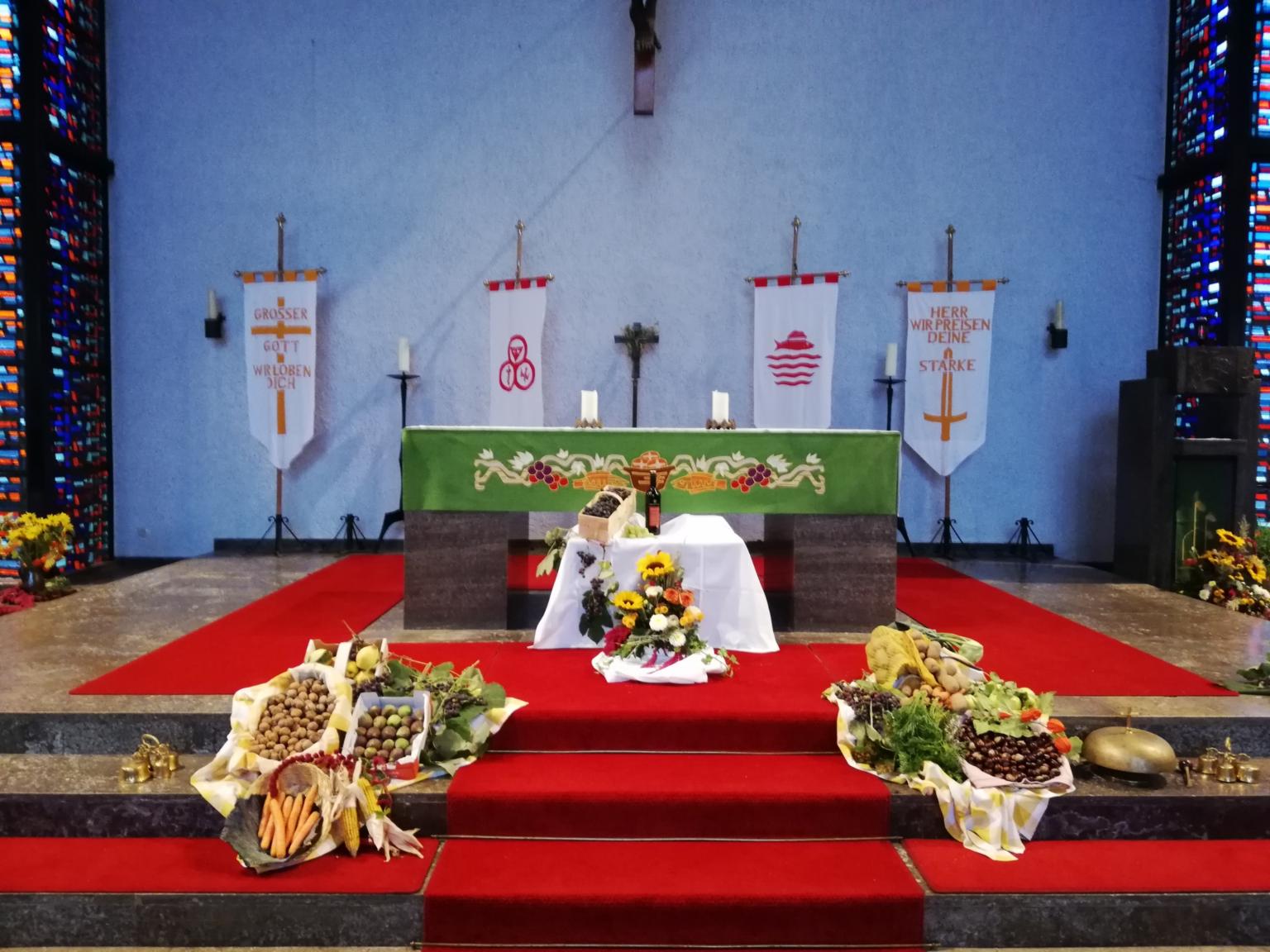 Erntedank 2019 Altar (c) Reinhold Guba