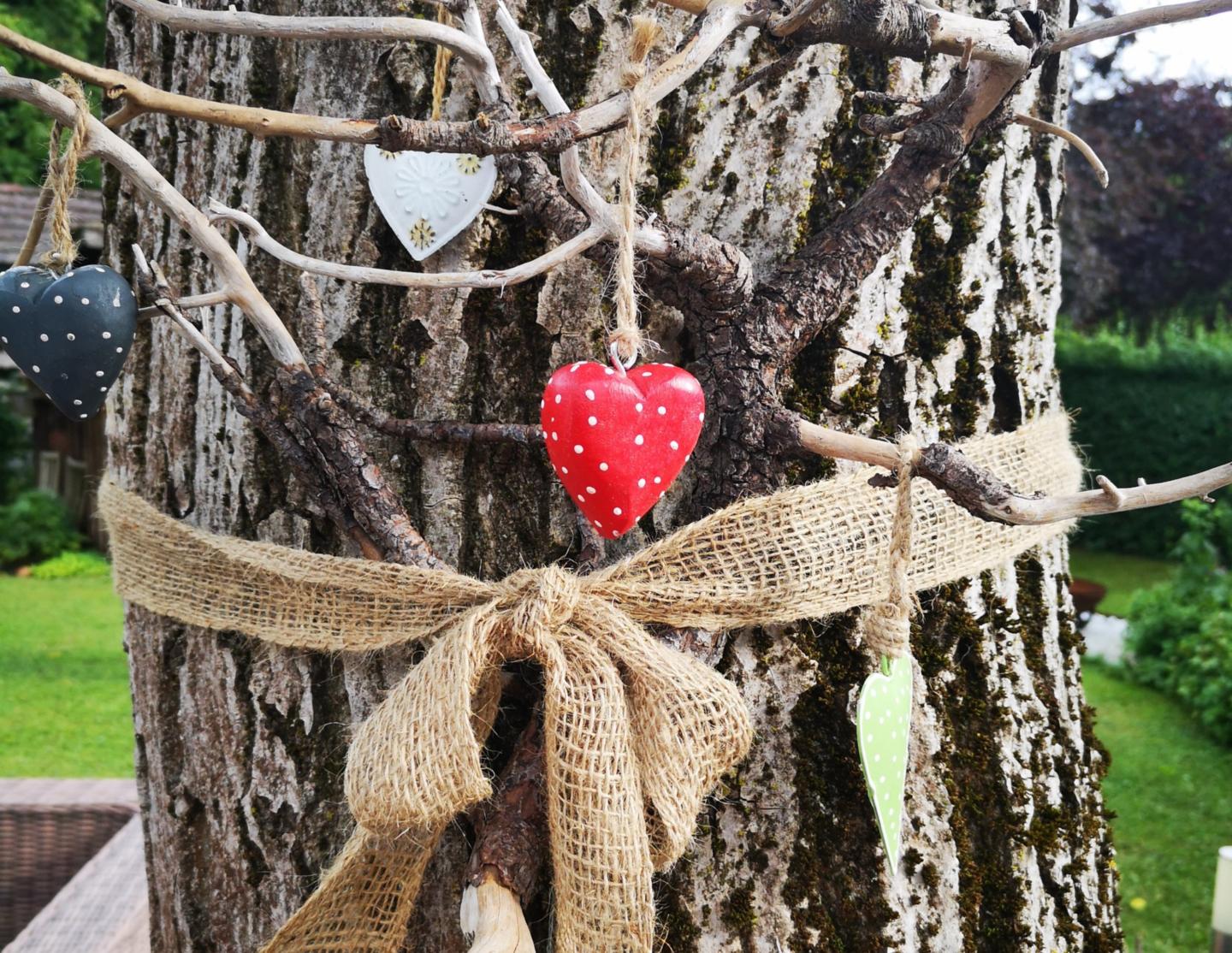 Herzen am Baum (c) Maria Lorenz