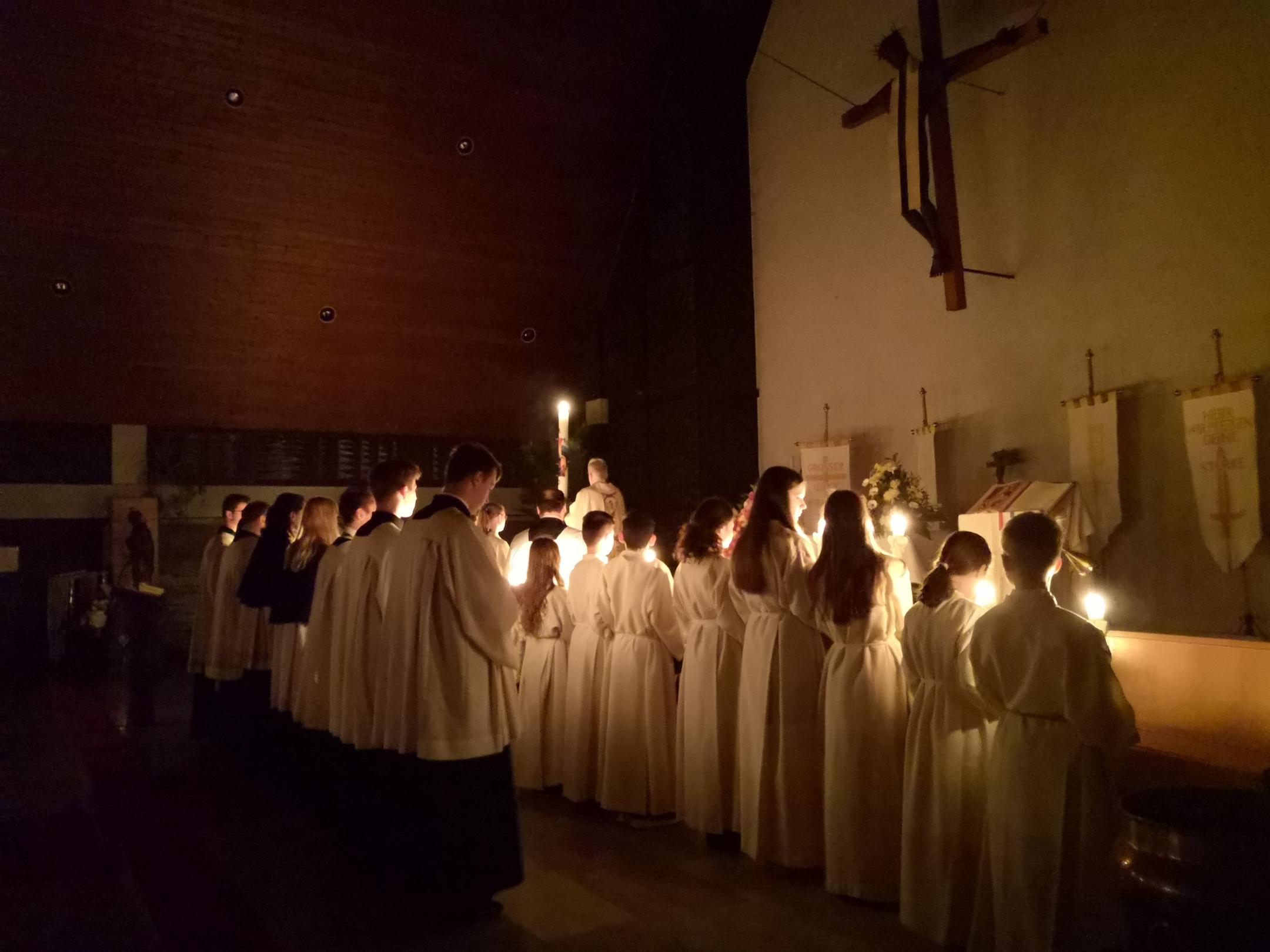 Osternacht_dunkle Kirche