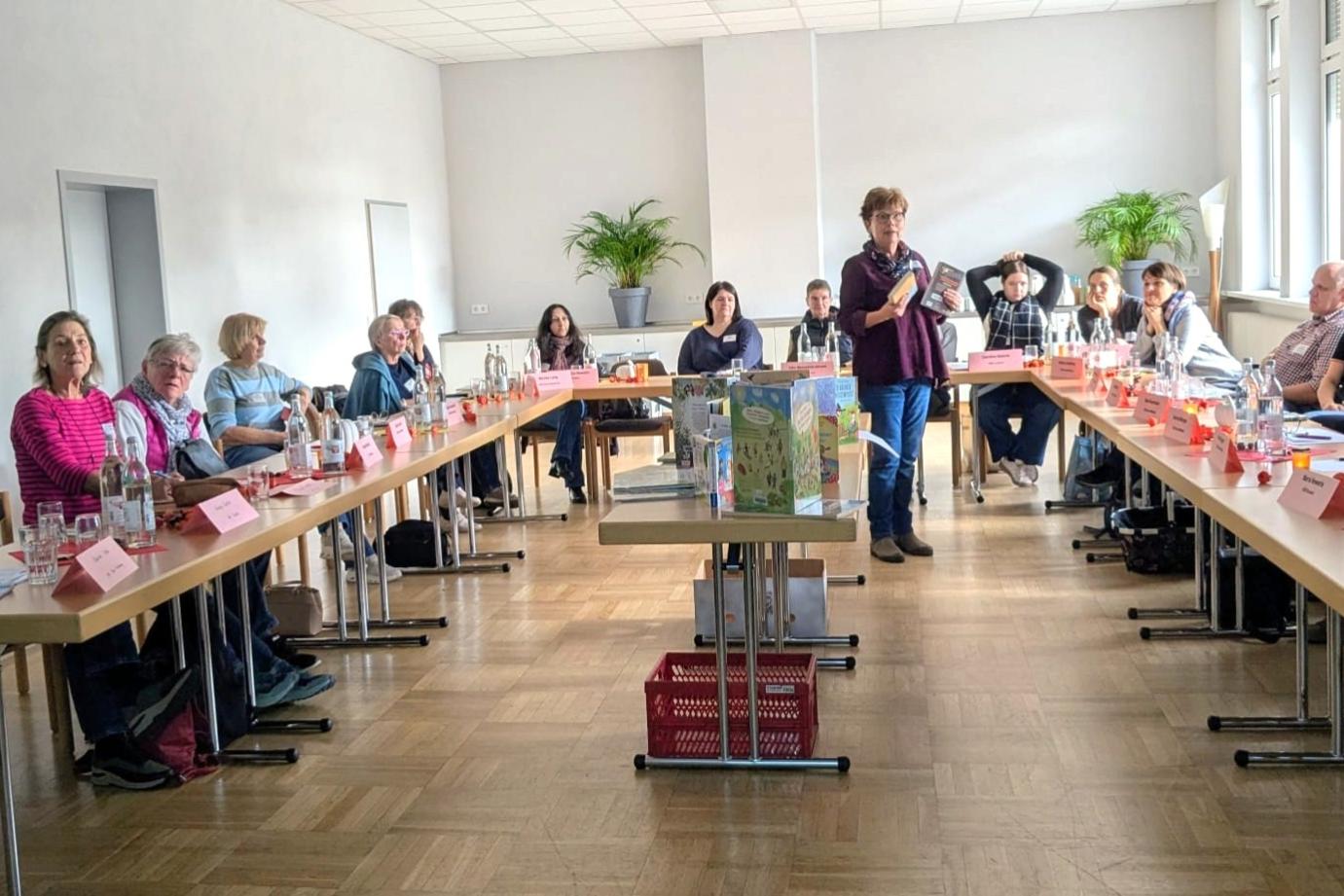 Der Kurs zu Gast in unserem Pfarrsaal