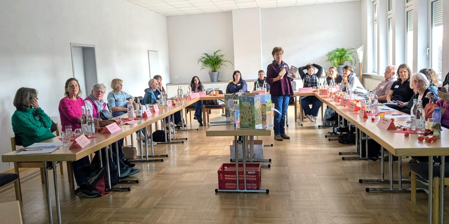 Der Kurs zu Gast in unserem Pfarrsaal