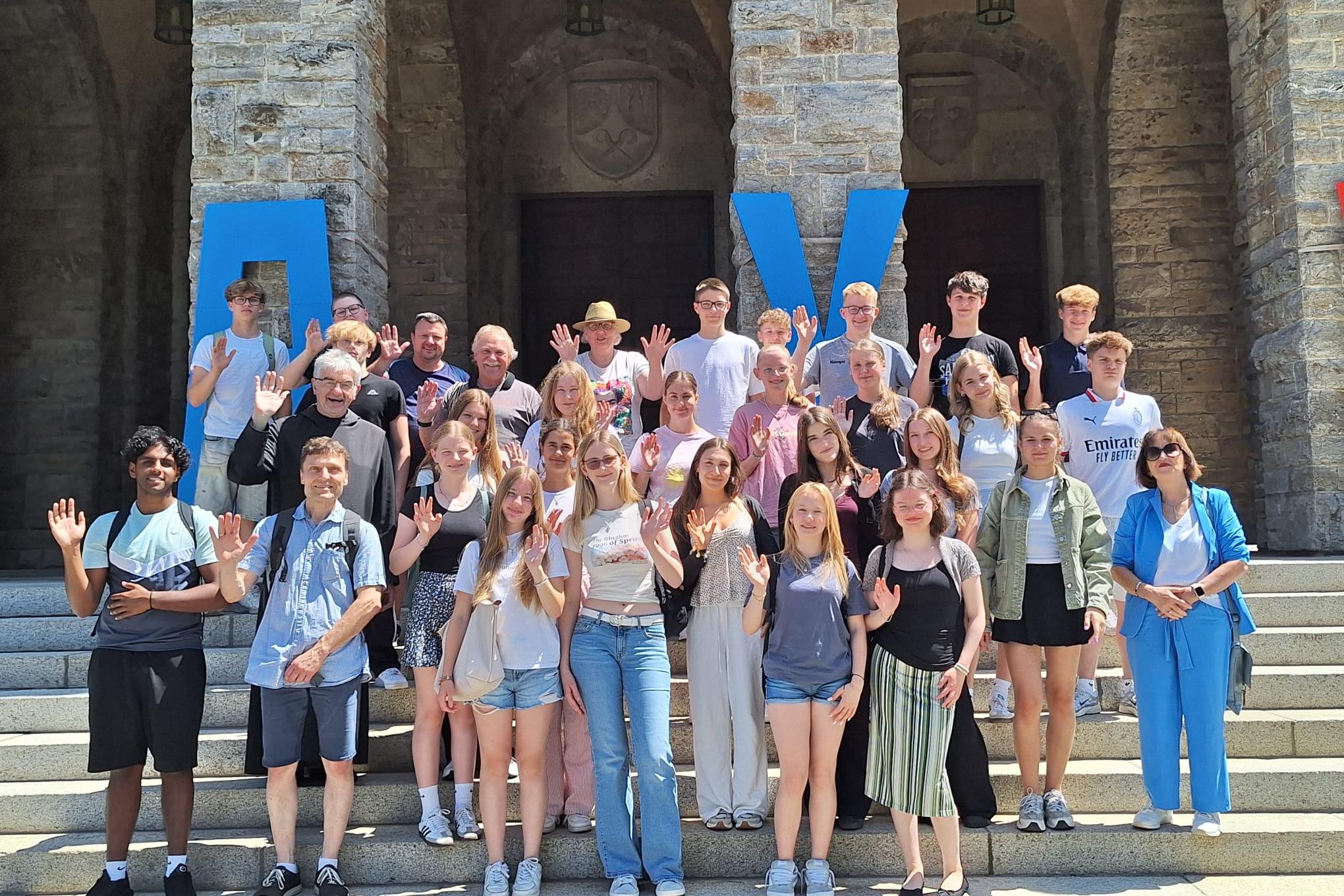 Die Wöllstädter Firmlinge mit Bruder Stephan Veith in Münsterschwarzach