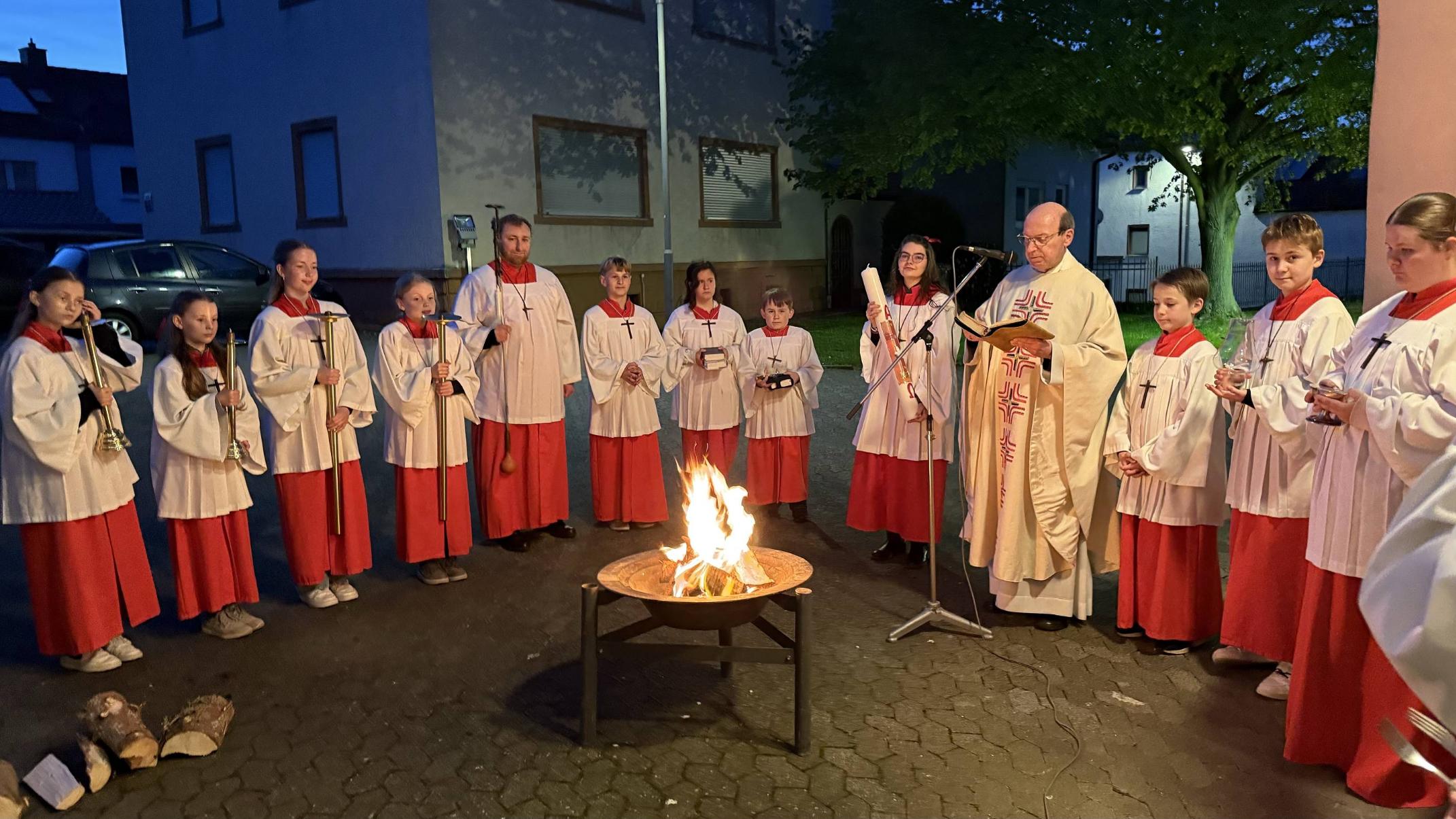 Entzündung der Osterkerze in der Osternacht