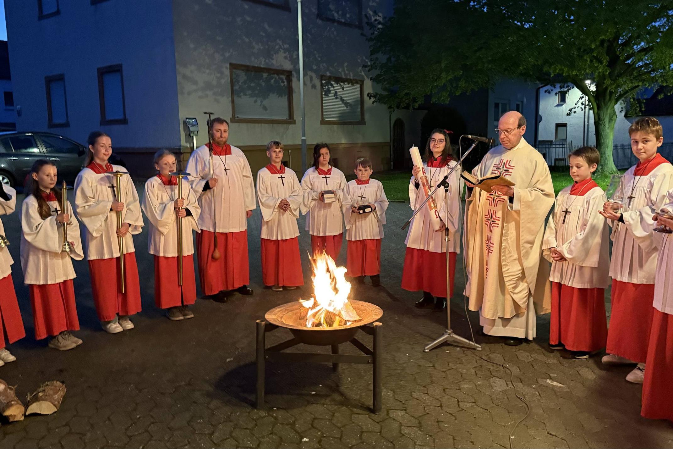 Entzündung der Osterkerze in der Osternacht