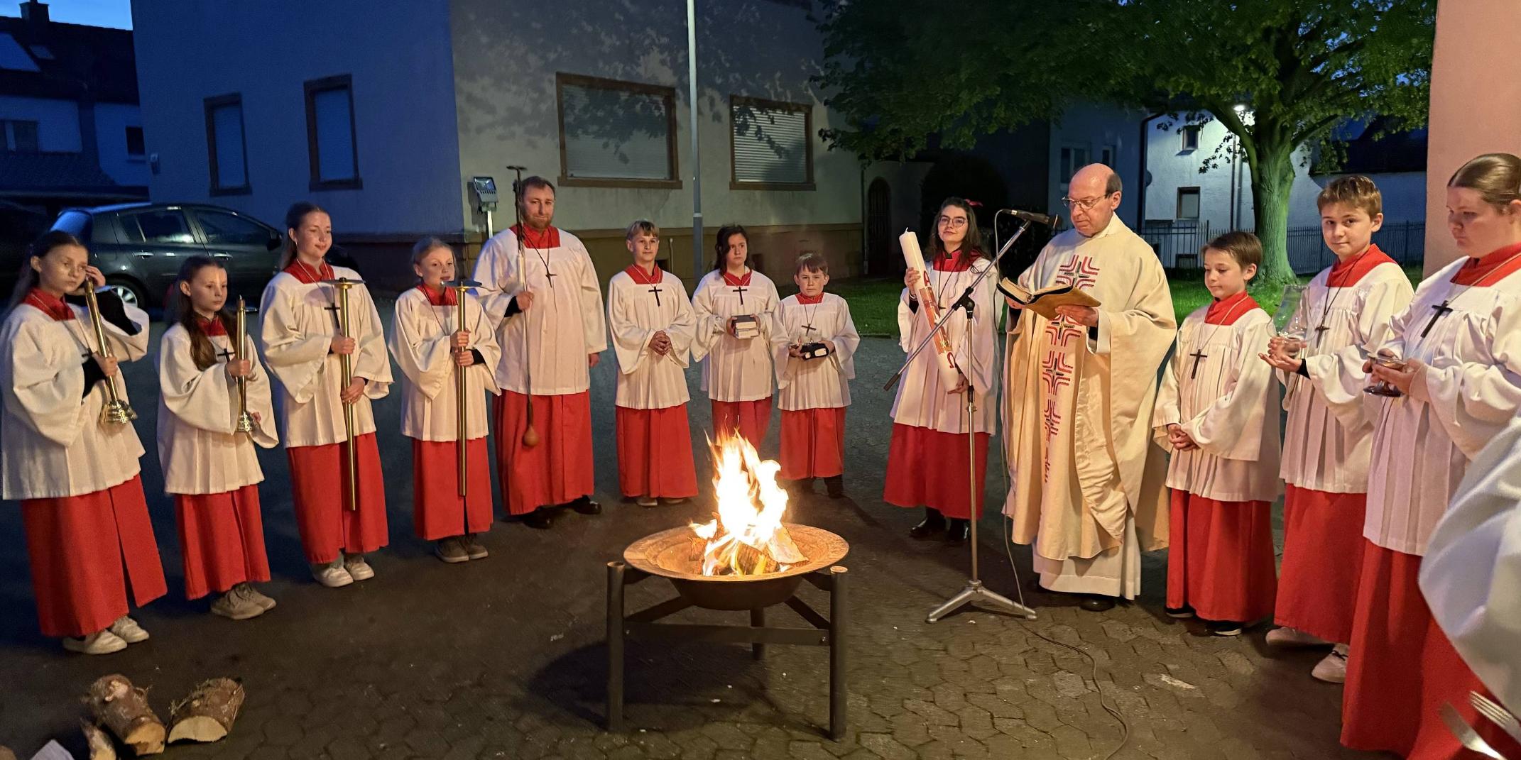Entzündung der Osterkerze in der Osternacht