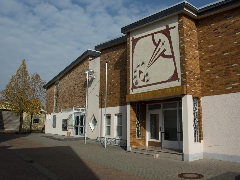 Eingang zum Pfarrheim erneuert