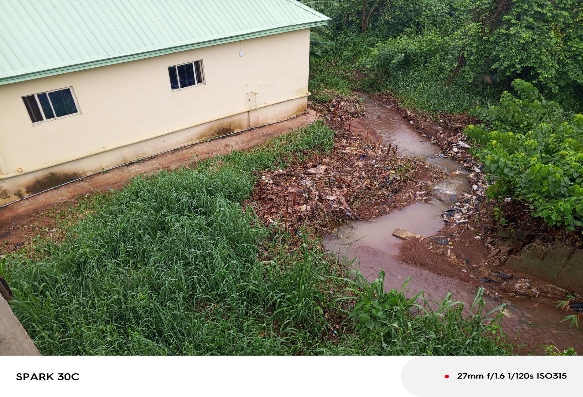 Schutzwall gegen die Wassermassen