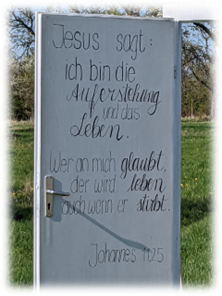 Tür des Ökumenischen Osterwegs, Linden 2022 (c) Foto: Kerstin Rehberg-Schroth