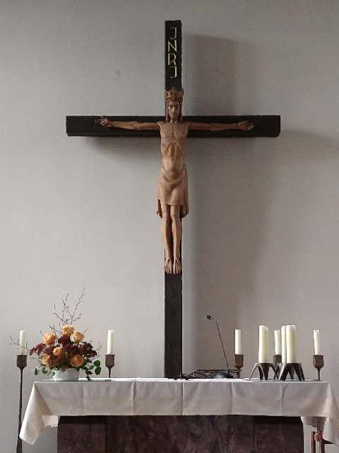 Altarkreuz der Kirche Christkönig, Linden