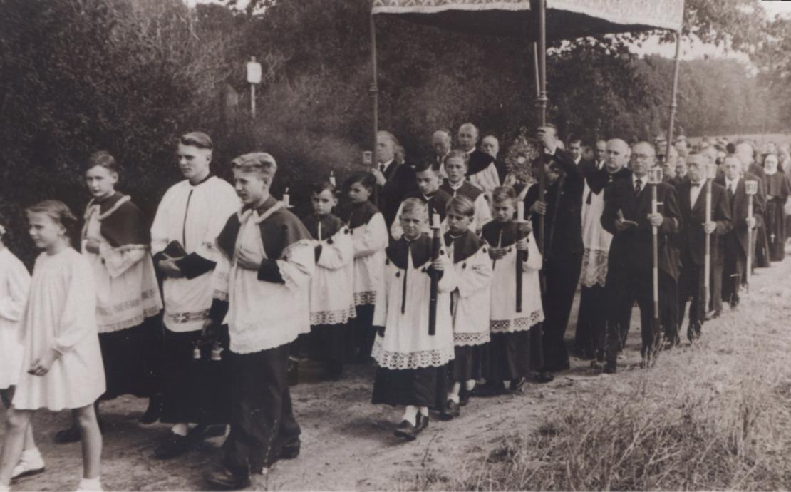 1951-Prozession mit dem Allerheiligsten (c) Slg. Theo Roos