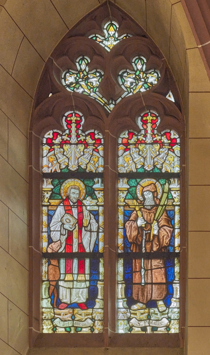4. rechtes Hochschifffenster: Hl. Petrus Canisius und Fiedlius von Sigmaringen, Martyrer der Reformationszeit (c) W. Vollrath