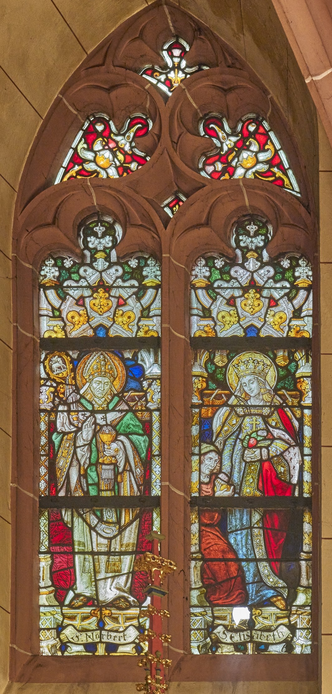 1. rechtes Hochschifffenster: Hl. Norbert von Xanten und hl. Elisabeth von Thüringen (c) W. Vollrath