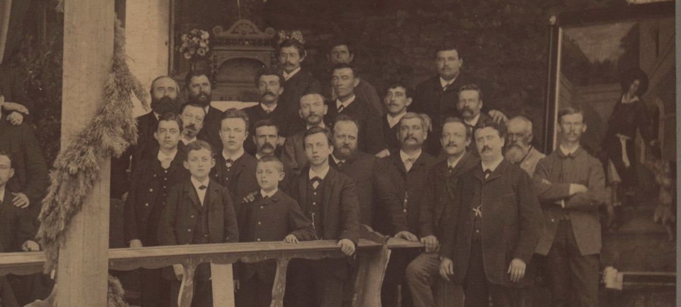 Einige Mitglieder der Rochusbruderschaft vor dem geretteten Goethe-Bild um 1892 (c) Foto: Rochusbruderschaft
