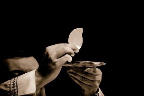 eucharist-1591663__340 (c) thm