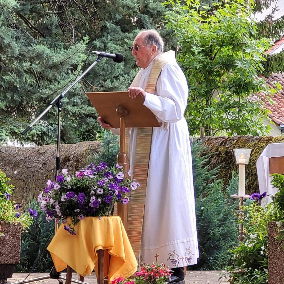 Beim diamantenen Priesterjubiläum in Weinheim