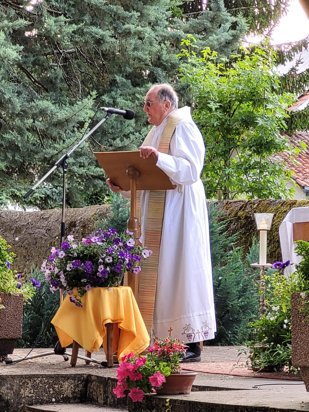 Beim diamantenen Priesterjubiläum in Weinheim