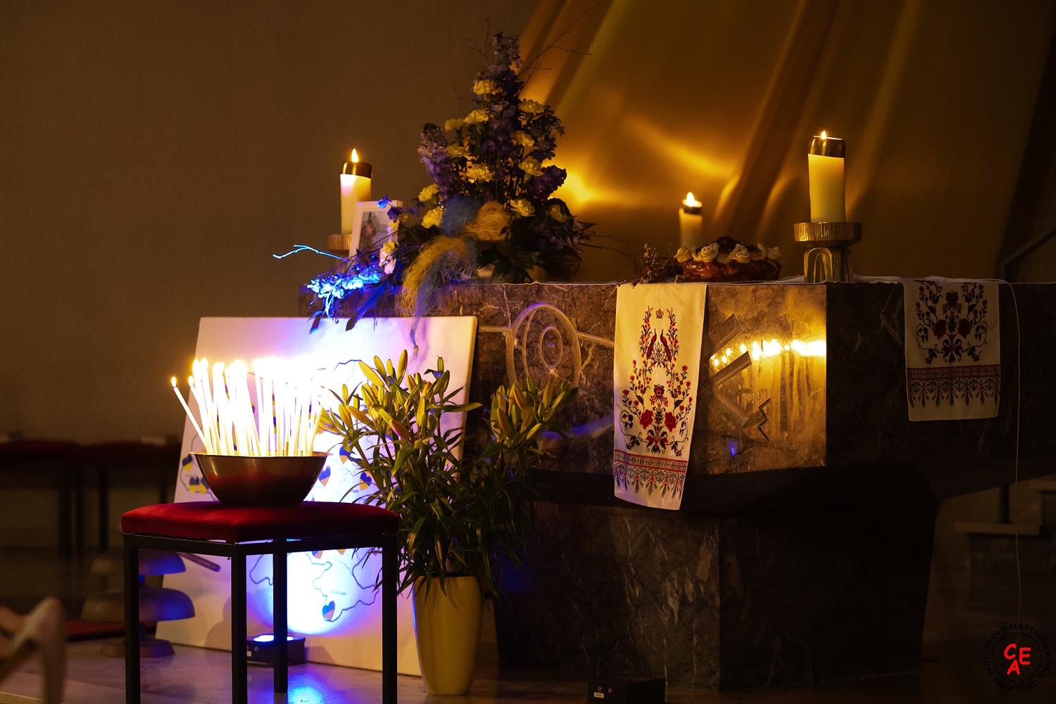 Gedenkkerzen am Altar von St. Joseph Alzey DUGA-Friedensgottesdienst (c) Hr. Augustin