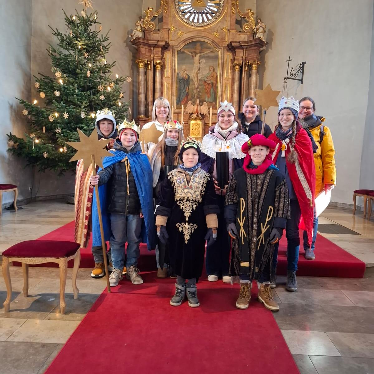 Sternsinger in St. Peter und Paul in Ober-Flörsheim zur Aussendung 2025