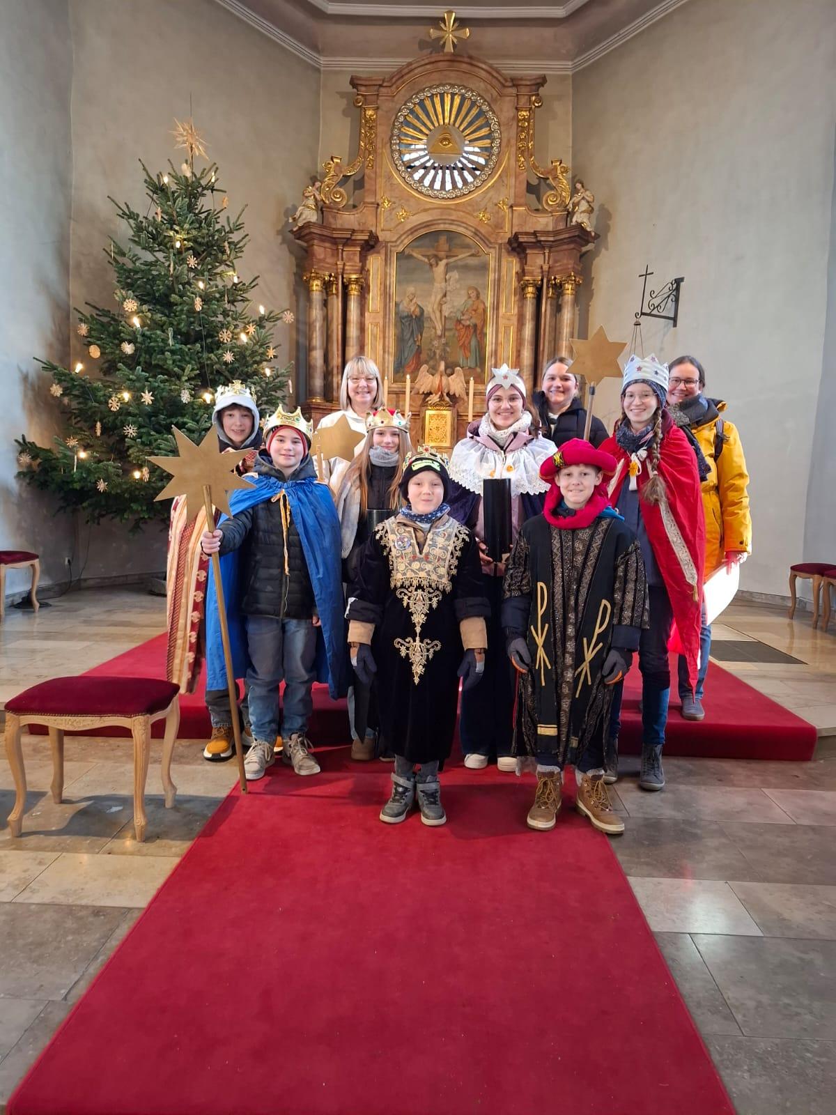 Sternsinger in St. Peter und Paul in Ober-Flörsheim zur Aussendung 2025