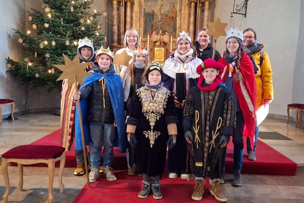 Sternsinger in St. Peter und Paul in Ober-Flörsheim zur Aussendung 2025