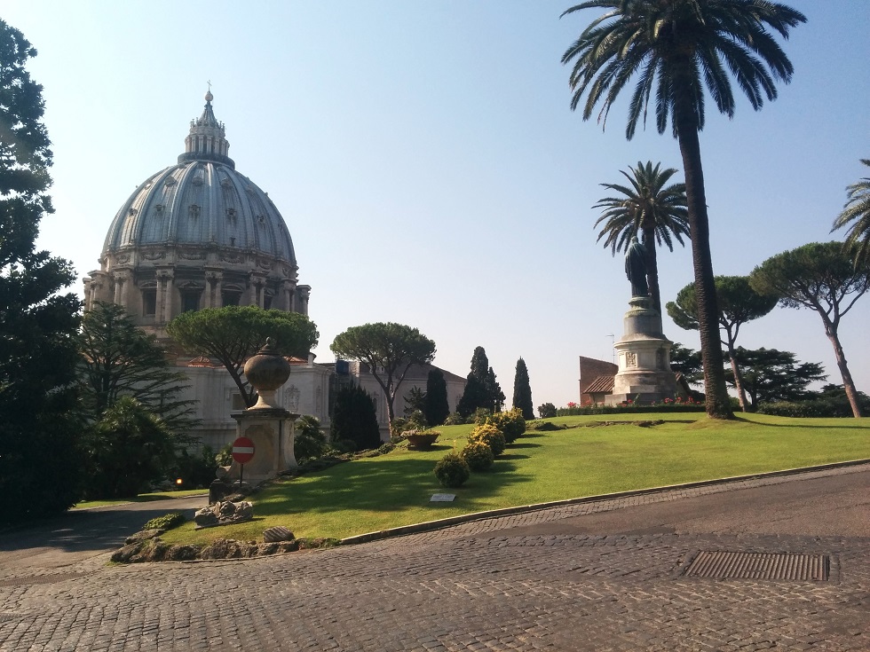 Rom, Vatikanische Gärten und Blick auf Petersdom (c) up