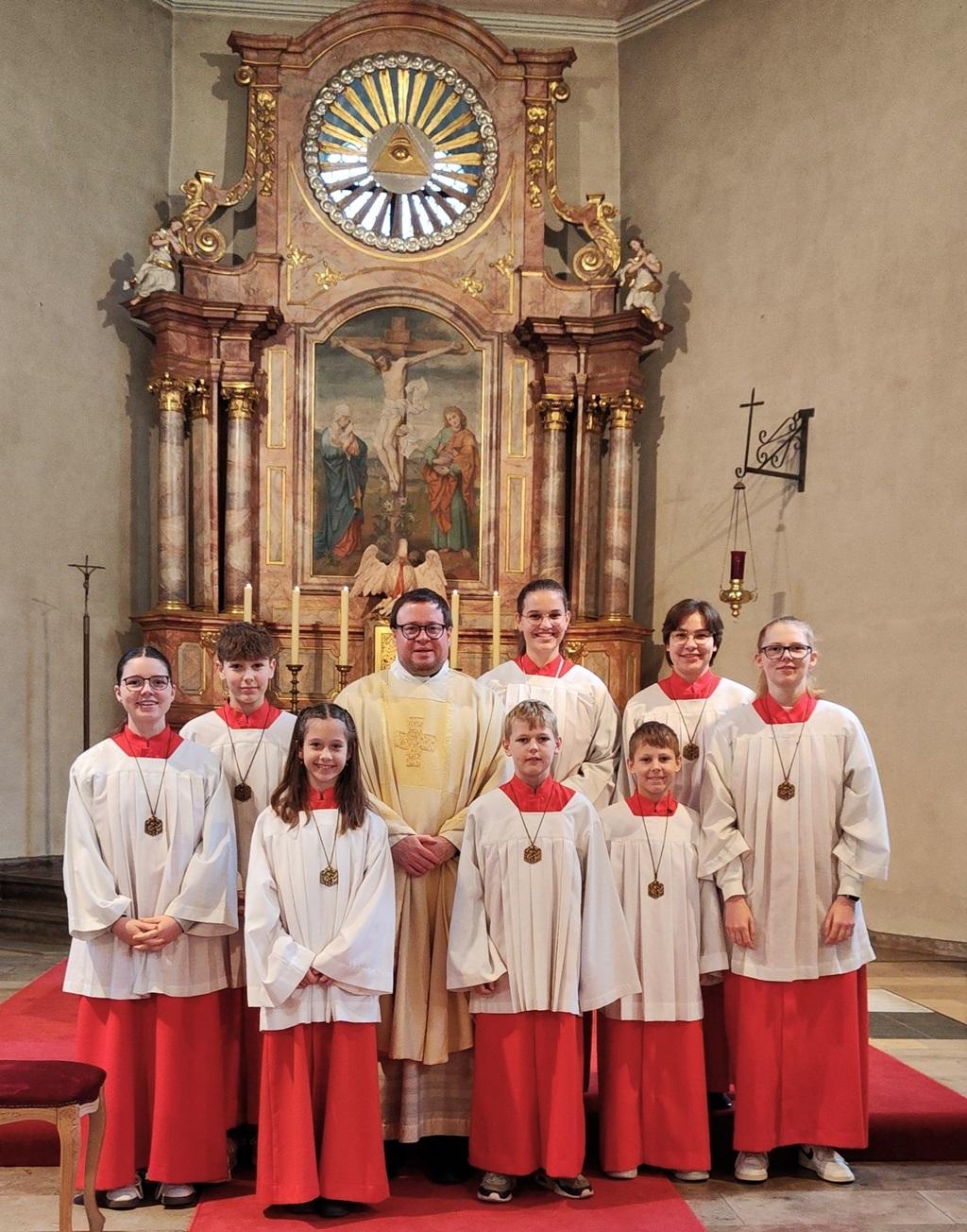 Gruppe Ministranten mit Pfarrer Wornath in Ober-Flörsheim