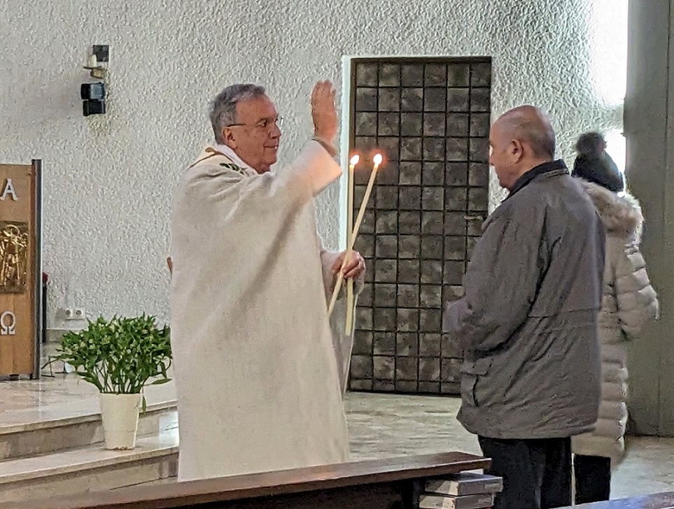 Blasius-Segen von Pfarrer Bretz in St. Joseph Alzey (c) up