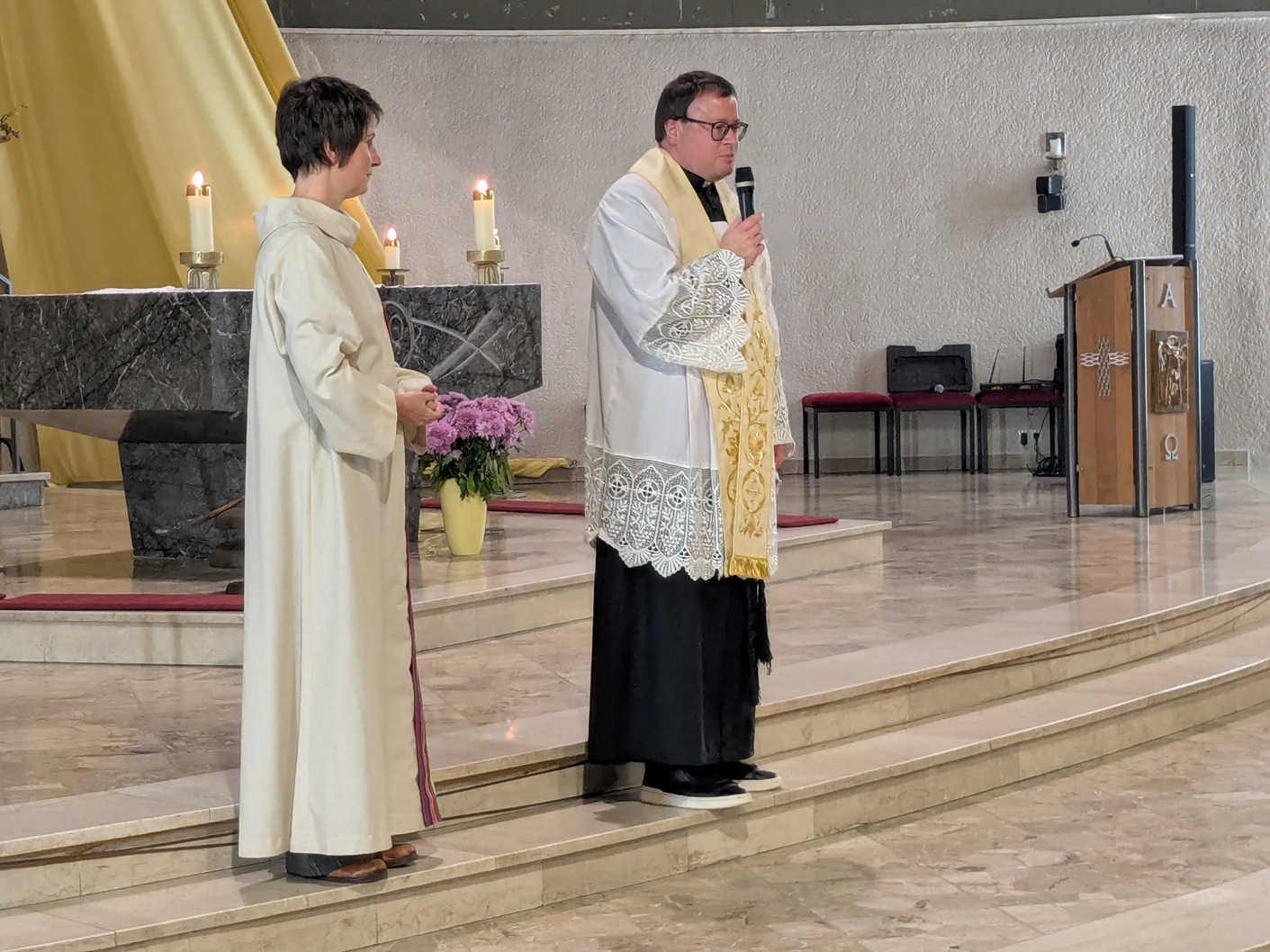 Pfarrer Kai R. Wornath und Gemeindereferentin Julia Göttelmann in St. Joseph Alzey (c) up