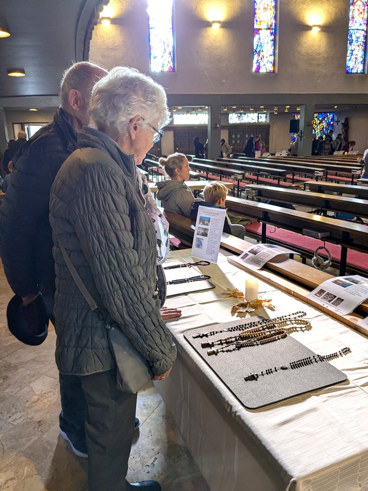 Rosenkranz Ausstellung in St. Joseph Alzey (c) up