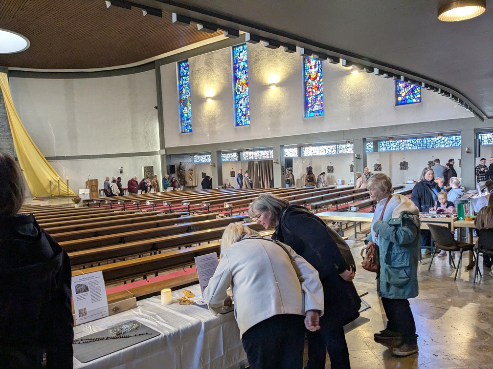 Rosenkranz Ausstellung in St. Joseph Alzey (c) up