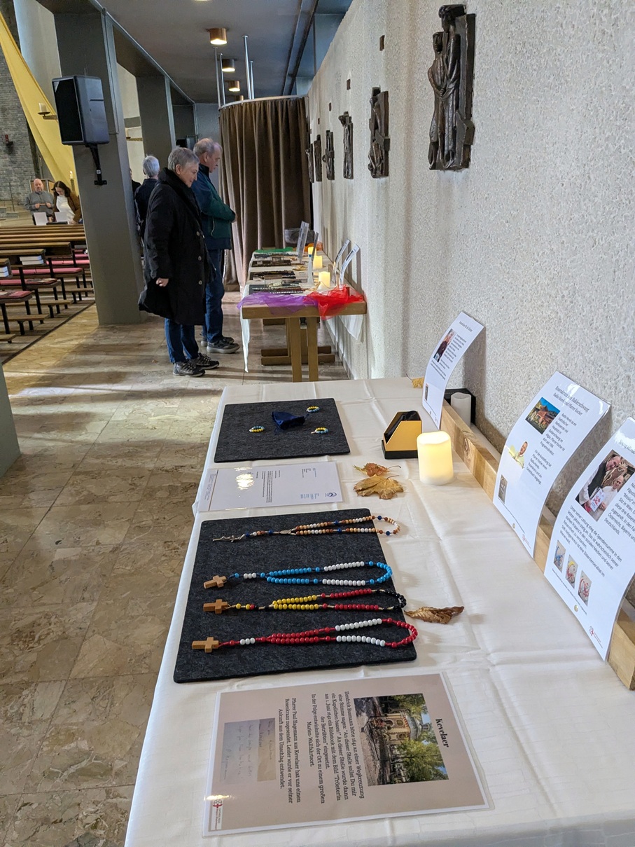 Rosenkranz Ausstellung in St. Joseph Alzey (c) up