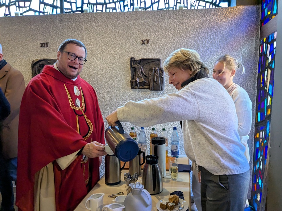 Kirchencafé nach dem Gottesdienst (c) up