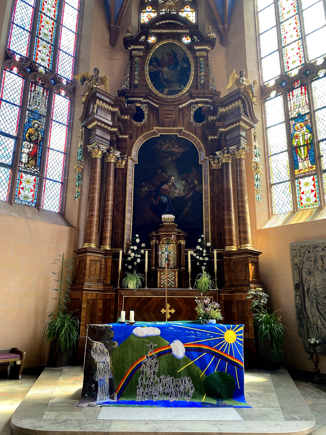 Pastoralraumfest 2025, Altarraum St. Rufus Gau-Odernheim (c) Pfr. Wornath