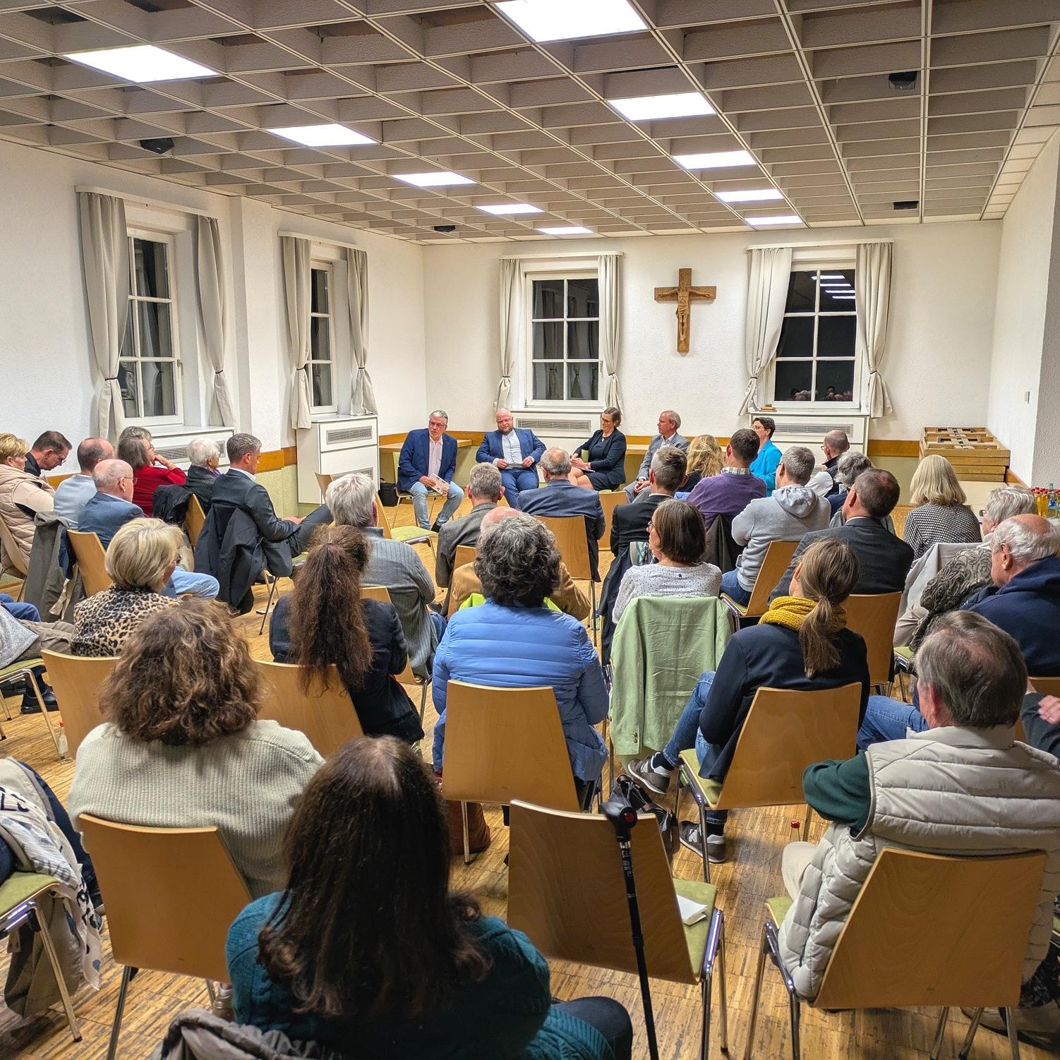 Podiumsdiskussion - Kirche im Wandel am 2.10.25