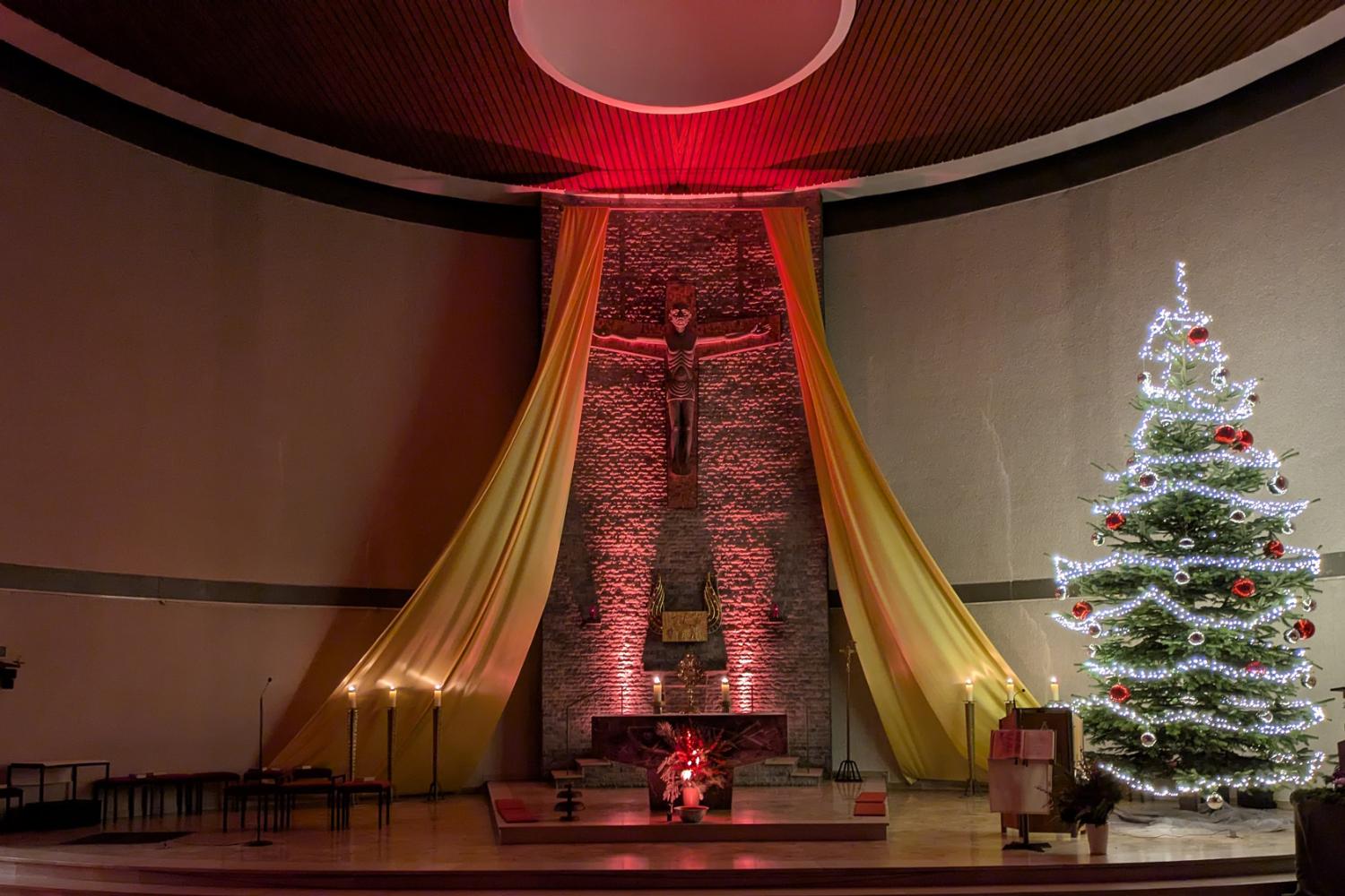 Silvester 2024, Altarraum in St. Joseph