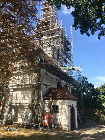 Kirche St. Josef Freimersheim mit Gerüst 2023