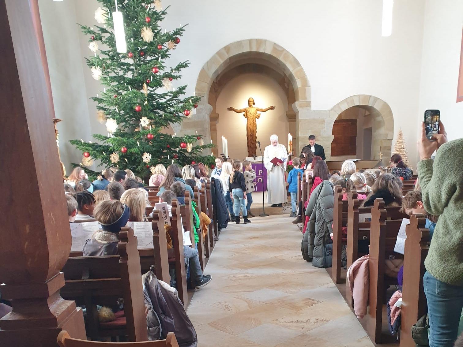 Vorweihnachtliche Andacht der Kita Regenbogen und der Von Dalberg Grundschule 2024