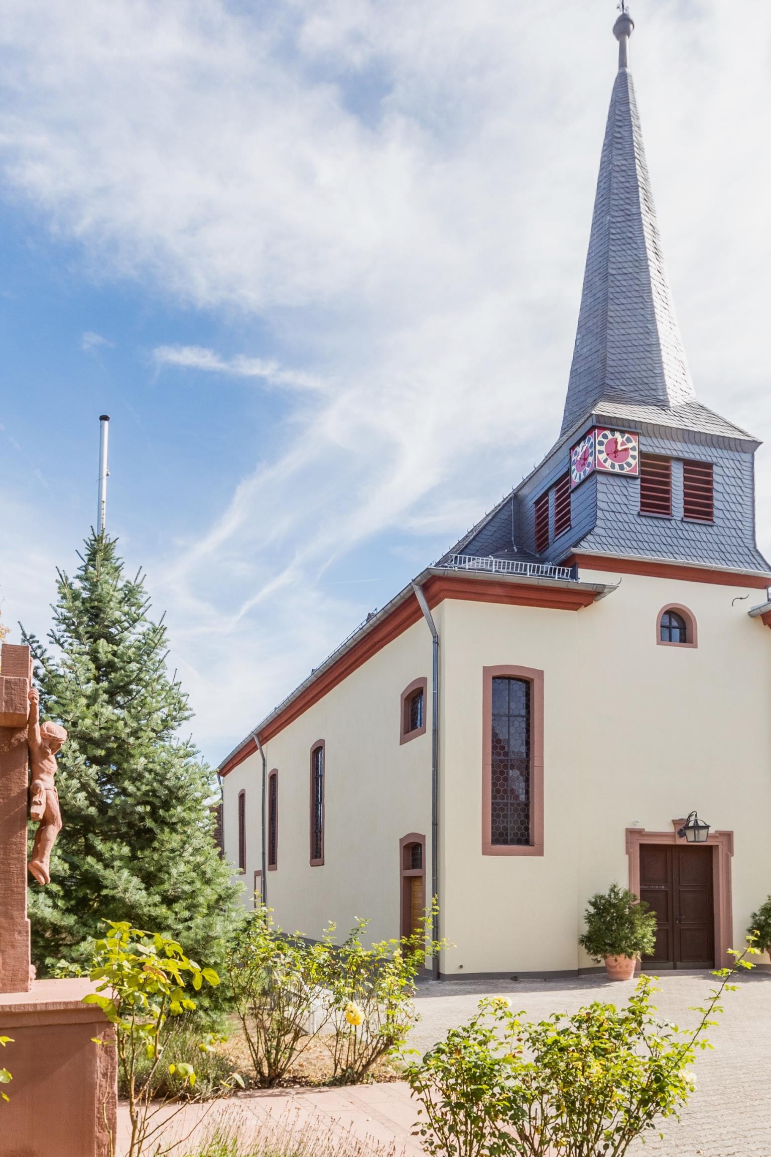 St. Petrus in Ketten in Astheim