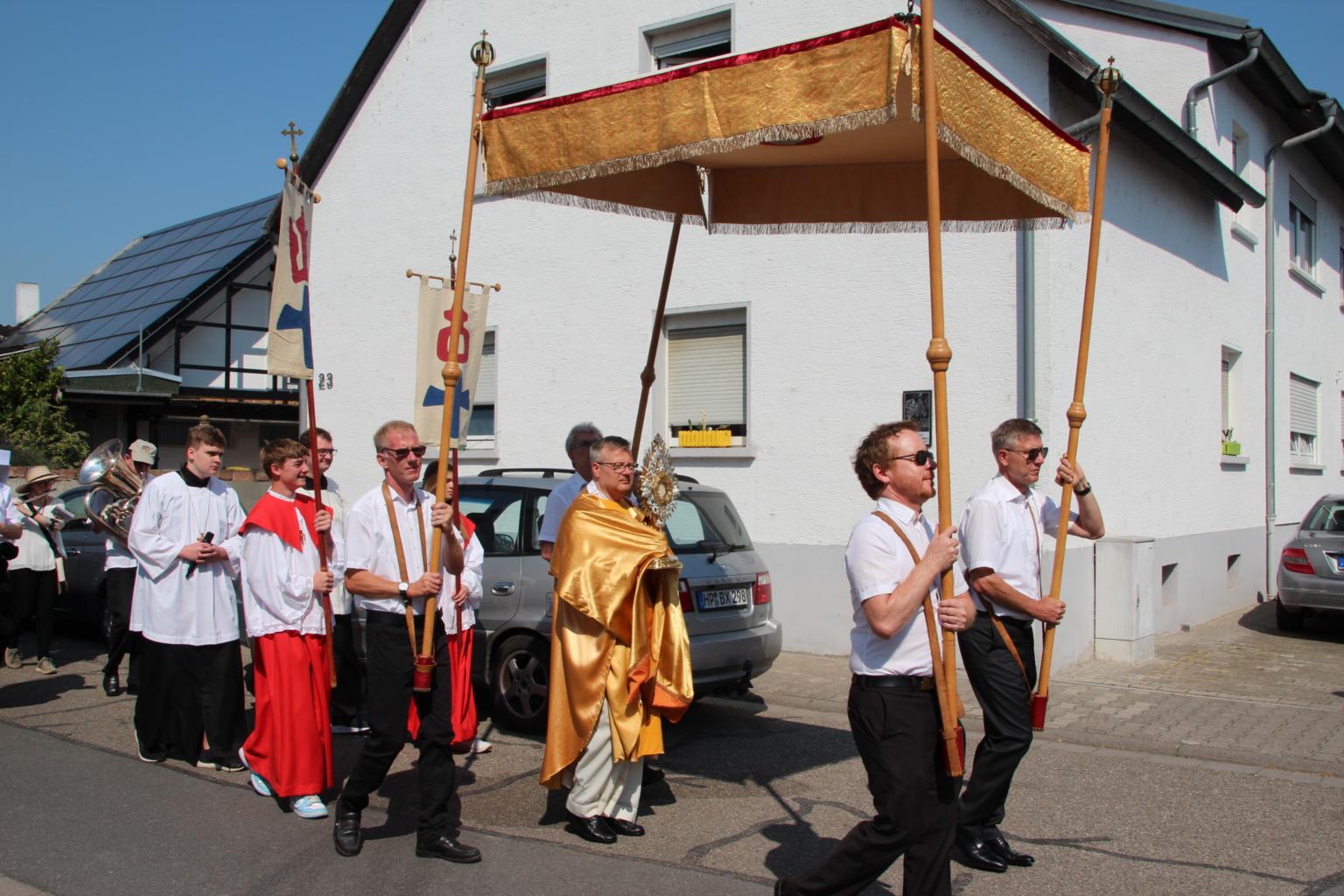 Fronleichnamsfest in Wattenheim (c) Emig