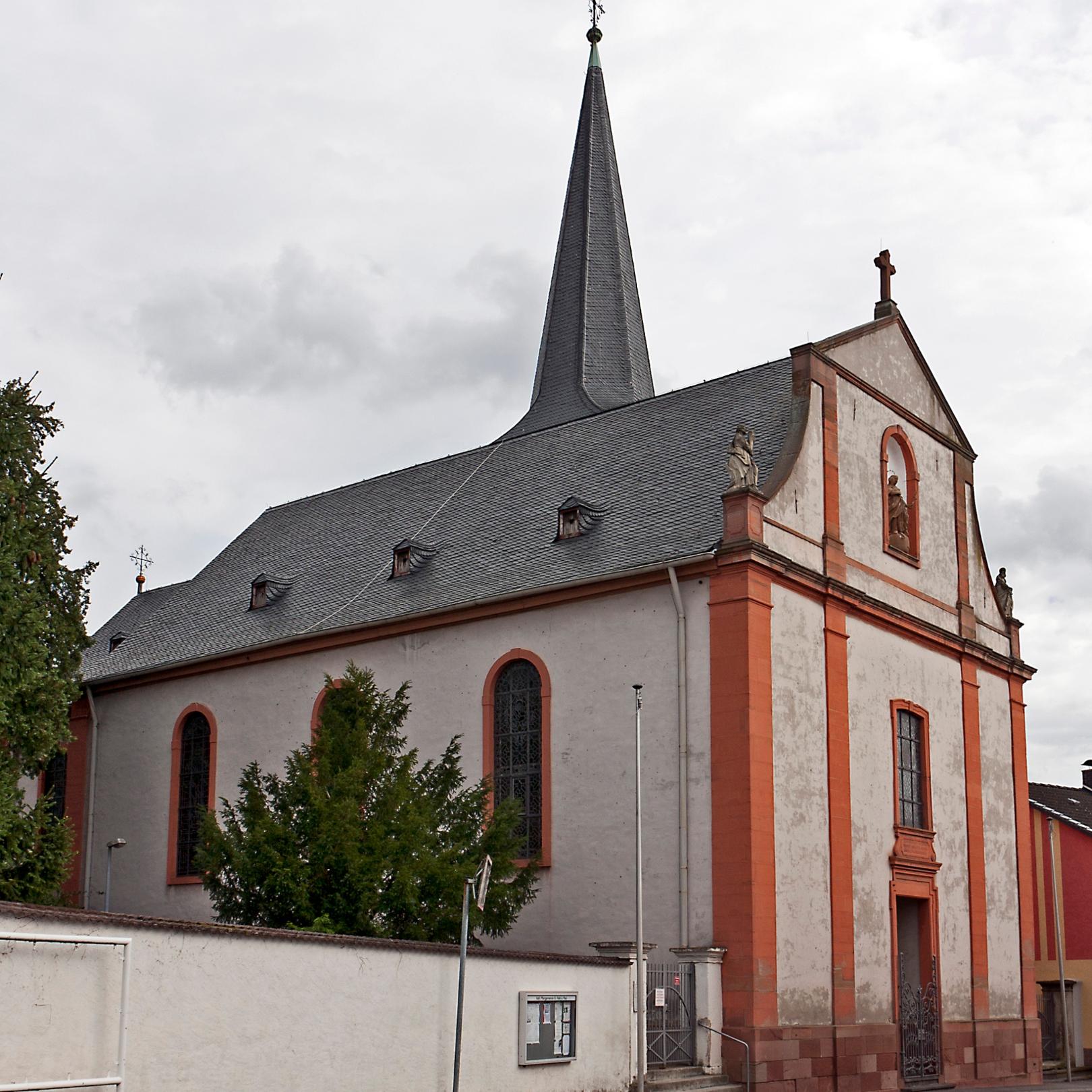 Katholische Kirche St. Peter und Paul Bingen-Dromersheim (c) Von Rudolf Stricker - Eigenes Werk, Attribution, https://commons.wikimedia.org/w/index.php?curid=11442845