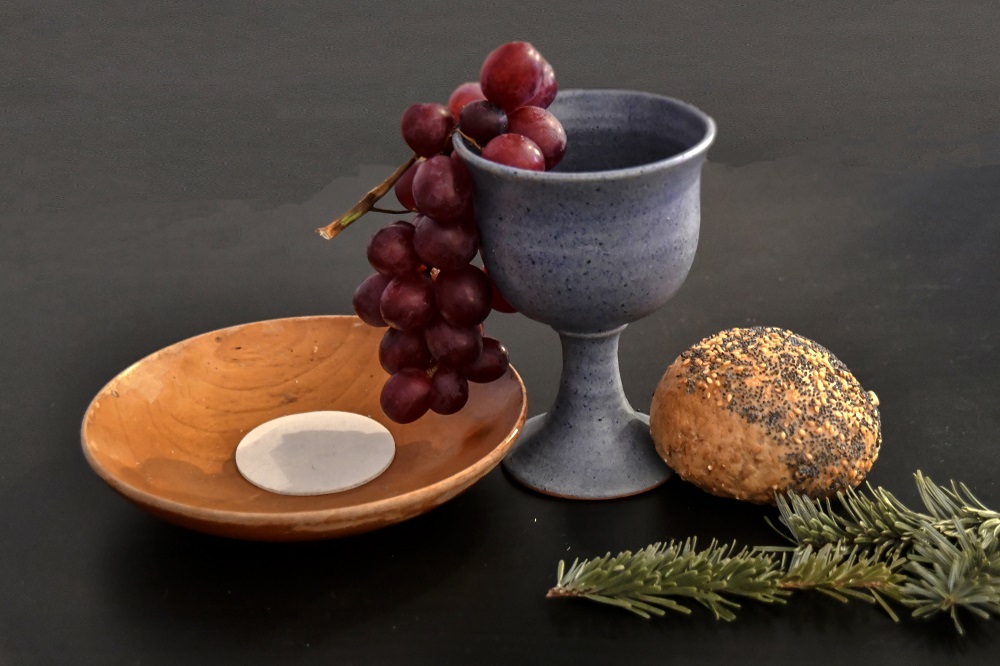brot-und-wein---eucharistie-1_by_Yohanes_Vianey_Lein_pfarrbriefservice (2) (c) Yohanes Vianey Lein in pfarrbriefservice.de