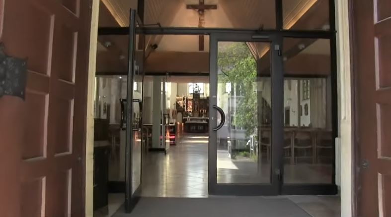 Blick in die offene Kirche St.Josef