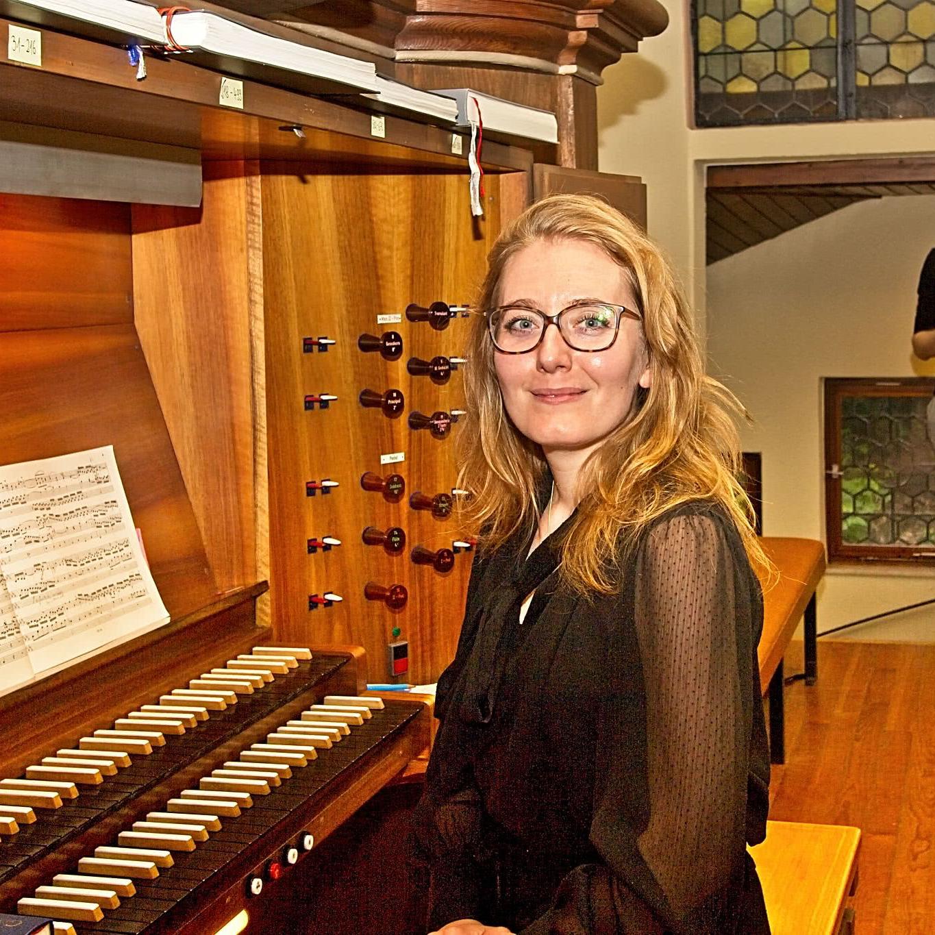 Marta Chorzynska an der Orgel